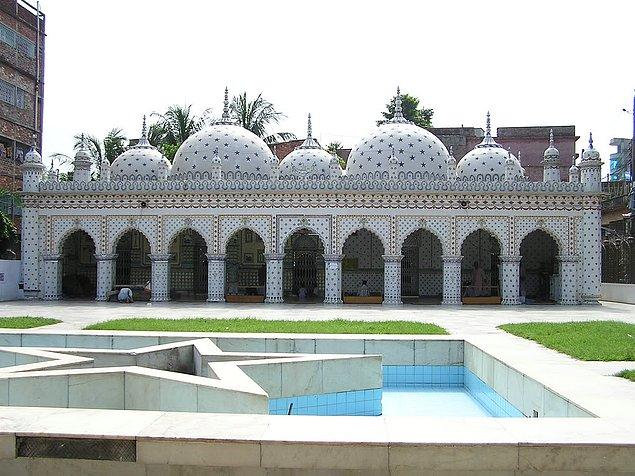 32. Yıldız Camii - Bangladeş