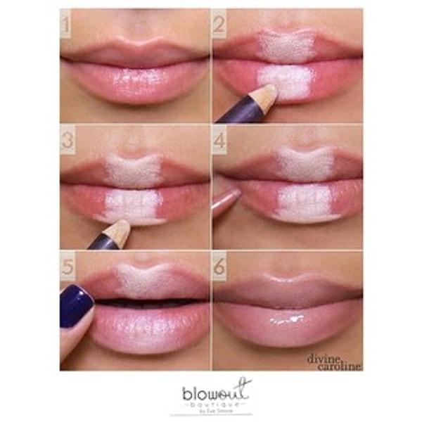 13. Daha dolgun görünen dudaklar için, rujunuzu uygulamadan önce dudaklarınızın tam merkezine açık renkli kalem sürün.