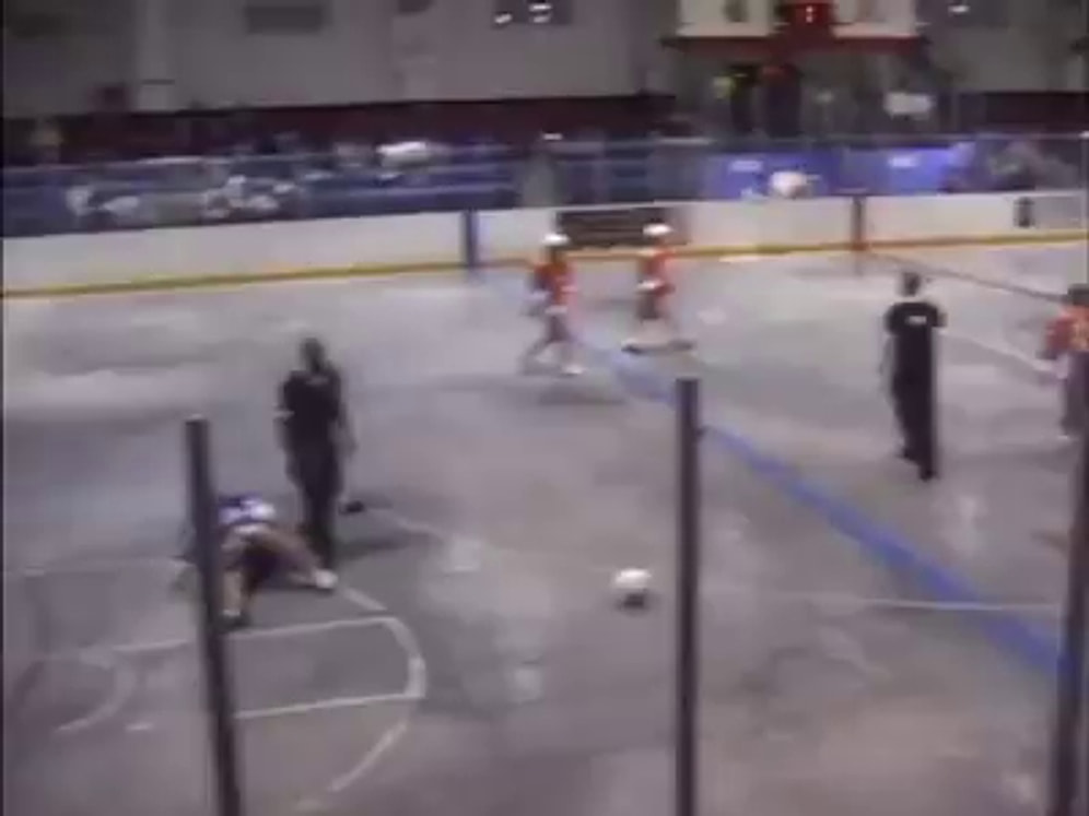 Oyuncuların Kavga Etmesi İçin Maça Ara Veren Hakem