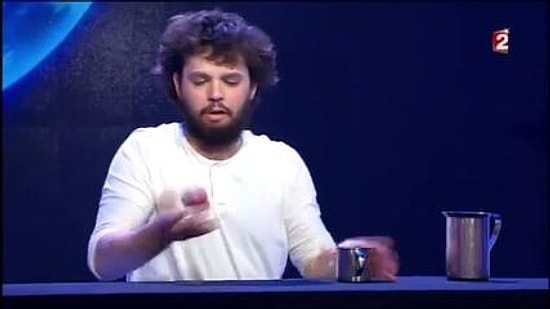 Yann Frisch'in Pantomim ile İllüzyon Performansı