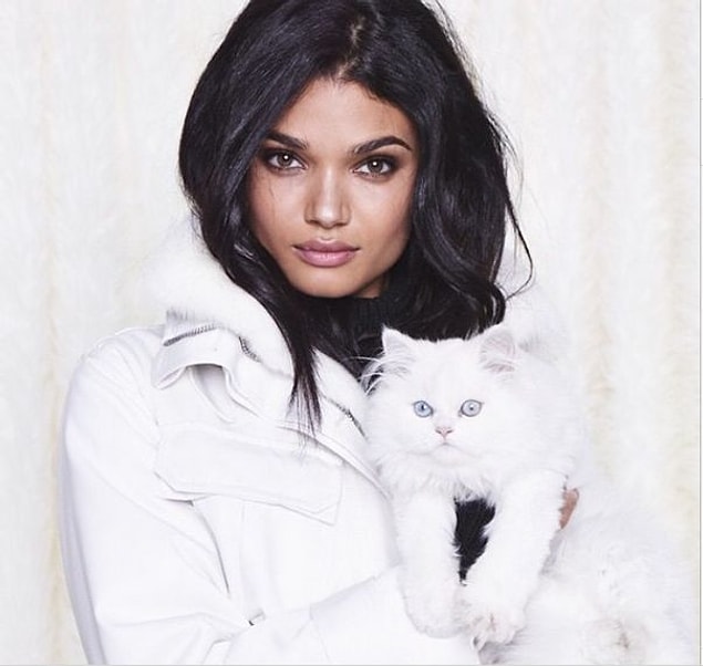 Sırada Daniela Braga. Brezilya'lı bu güzel Adriana Lima'nın yerini alır mı? Ona siz karar verin..