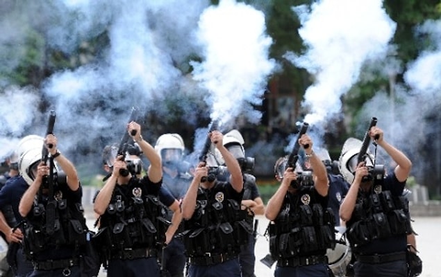 Burada polislerimiz bu haberi kutlarken görülüyor.