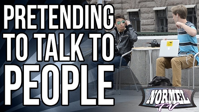 İnsanlarla Konuşuyor Gibi Yapmak | Şaka İçerir