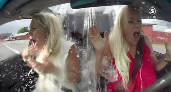 İsveç'te Ehliyet Sınavına Giren Kızların Dramı