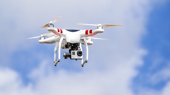 Emlak Drone’u Bir Kadını Üstsüz Yakaladı!