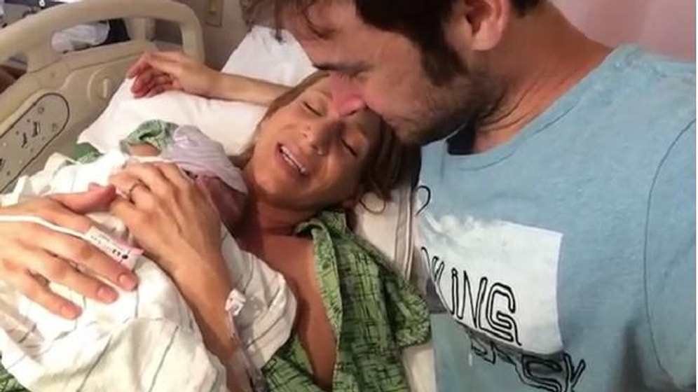 Eşinin Hamileliğinin Her Anını Doğacak Çocuğu İçin Kaydeden Koca