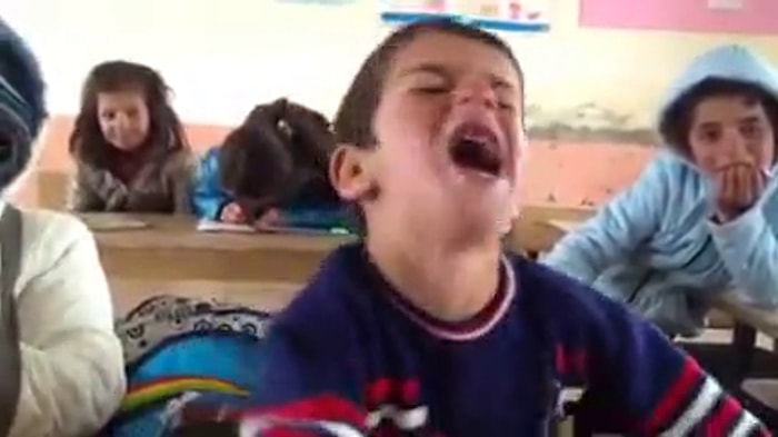 İlkokul Öğrencisi Çocuktan Oskarlık Kötü Adam Gülüşü