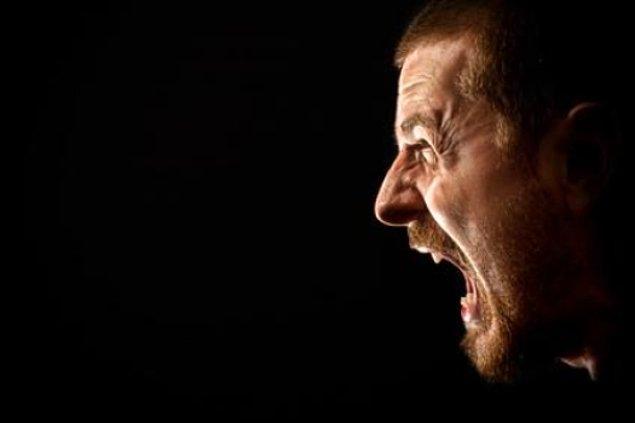 11. Ani öfke patlamaları yaşarlar, anne babalarına karşı öfke dolu olabilirler.