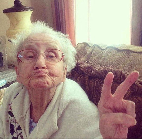 11. Büyükanne Betty Selfie