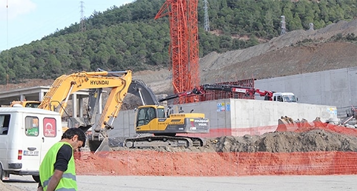 İzmir Bornova'da Kule Vinçten Düşen İşçi Öldü