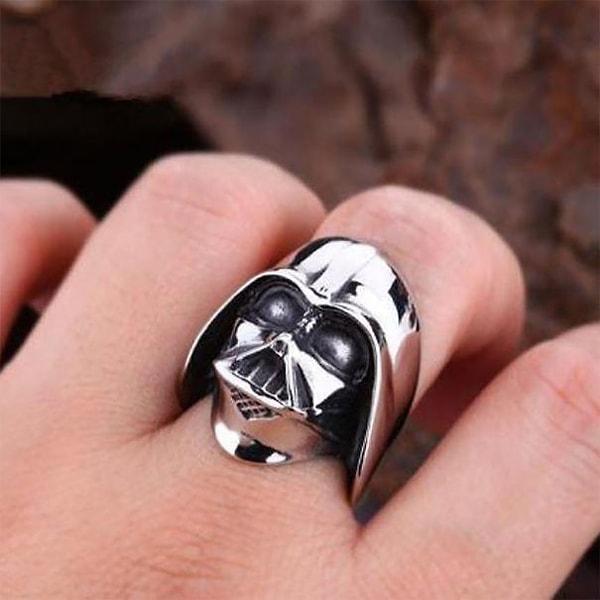 21. Olmazsa olmaz Darth Vader yüzüğü