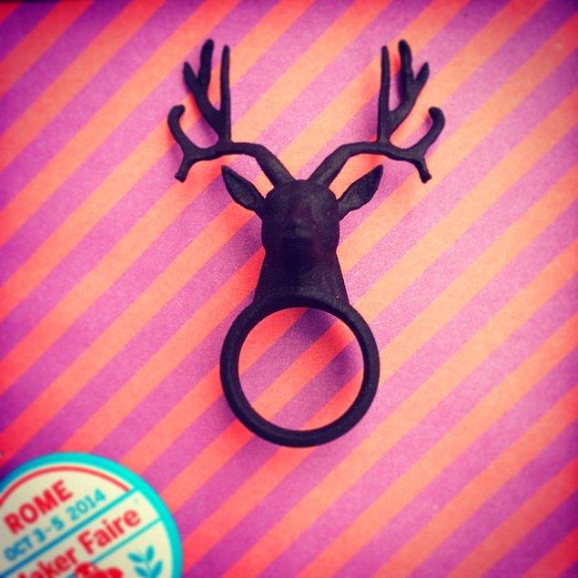 33. 3D printerla yapılmış geyik başı yüzüğü