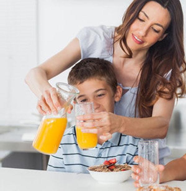 5. Sabahları kahvaltınızı kendiniz hazırlarsınız ve birçok ev işini erken yaşta öğrenirsiniz.