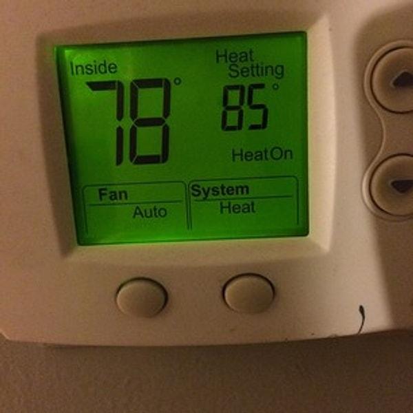 12. Ailenizle ya da oda arkadaşınızla aranızda bitmek bilmeyen bir termostat savaşı vardır.
