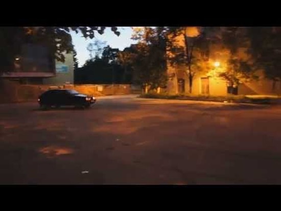 Drift Yaparken Arabadan Düşen Adam