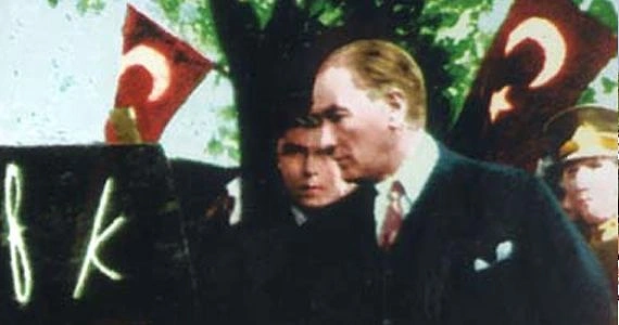 Yeni kuşak, en büyük cumhuriyetçilik dersini bu günkü öğretmenler topluluğundan ve onların yetiştirecekleri öğretmenlerden alacaktır.