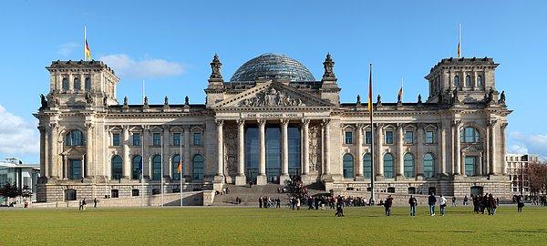 8 ) Reichstag