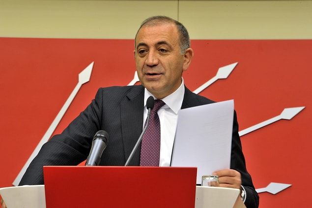 CHP İstanbul Milletvekili Gürsel Tekin, Başbakan Yardımcısı Numan Kurtulmuş’un yanıtlaması için bir soru önergesi vererek konuyu Meclis gündemine getirdi.