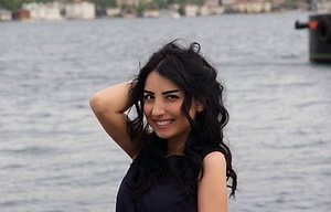 Elif Şahin Yazar Profil Resmi