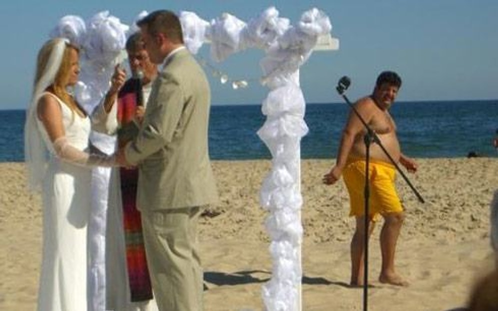 Çekilen Fotoğraflara İstemeden Balıklama Dalmış 18 Davetsiz Misafir