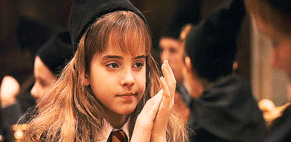 2. Serinin başrol kadın karakteri. Her şeyi bilen, çalışkan Hermione Granger, büyüdüğünde nasıl bir güzelliğe sahip olacağını o zamandan belli ediyordu.