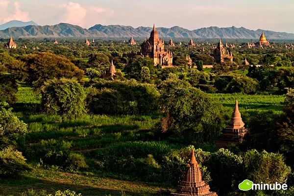 20. Bagan, Birmanya.