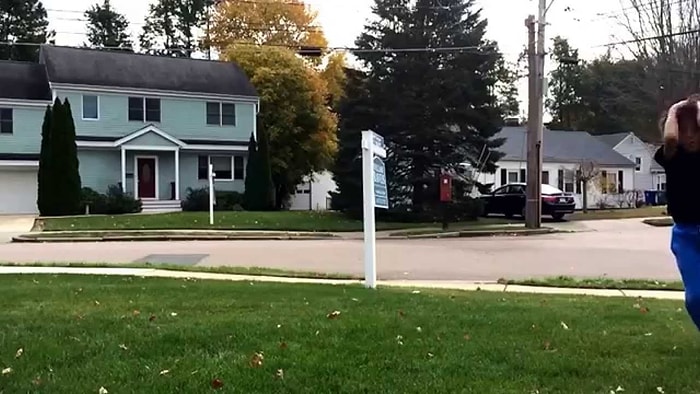 10 Yaşındaki Çocuktan Çim Üzerinde Üçlü Salto