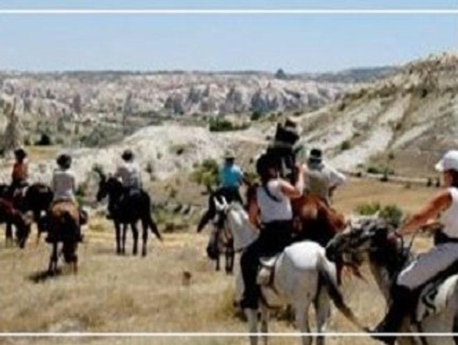 Kapadokya’da Atlı Turlara Büyük İlgi..