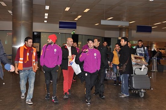 G.Saraylı Futbolculara ve Prandelli'ye Havalimanında Tepki