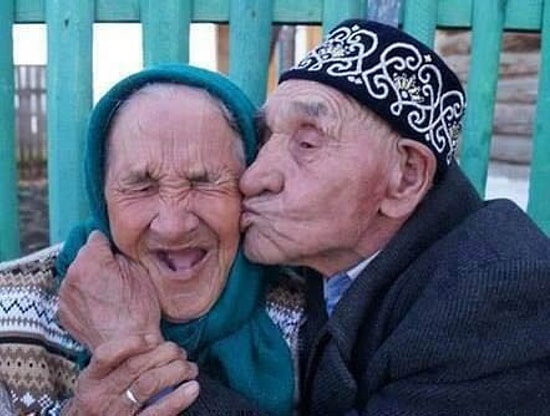 Aşk Hayatınızda Kendinize Örnek Almanız Gereken 26 Mutluluk Abidesi Yaşlı Çift