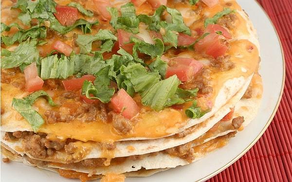 Çok katlı Meksika pidesi diyen var: Tortilla pizza