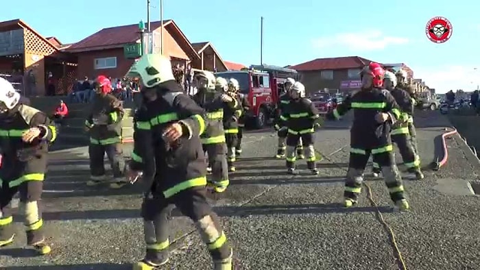 Şili'li İtfaiyecilerden Danslı Klip