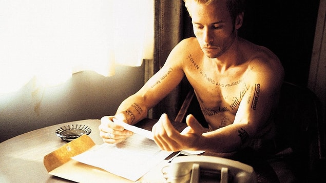 3. Akıl Defteri / Memento (2000)