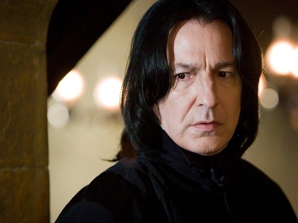 11. Mezun olunca Snape'i dövme planları yapardı.