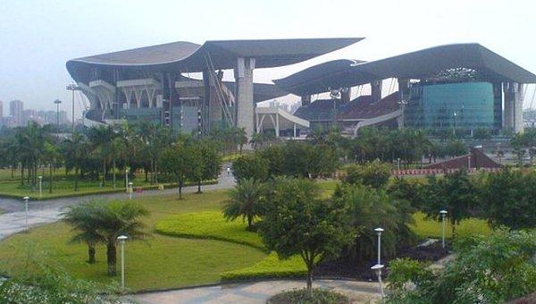 4. Guangdong Olimpiyat Stadyumu - Çin Halk Cumhuriyeti