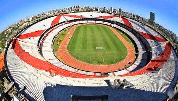 15. El Momumental Stadyumu - River Plate / Arjantin