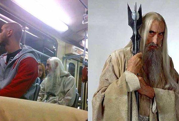 6. Bağcılar metro çıkışında görülen Saruman