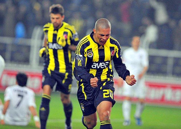 8. Fenerbahçe'nin Avrupa Kupaları tarihinde, en çok oynayan ve en çok gol atan futbolcusu oldu.