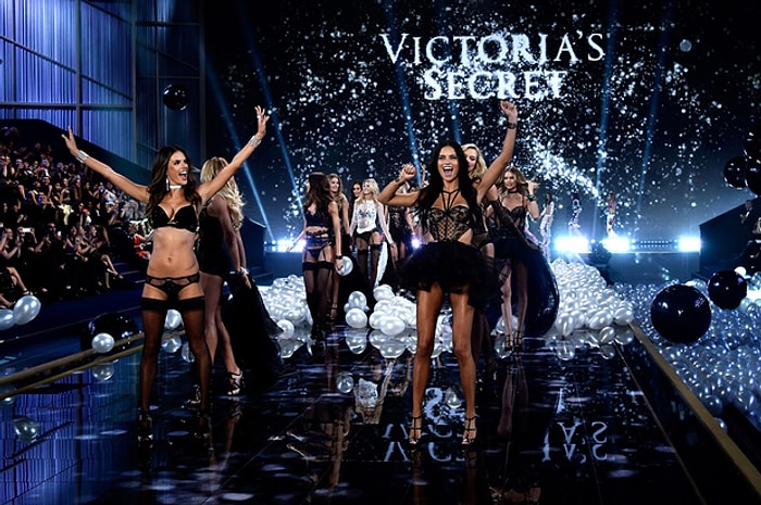 20 Nefes Kesen Fotoğraf ile Victoria's Secret Defilesi