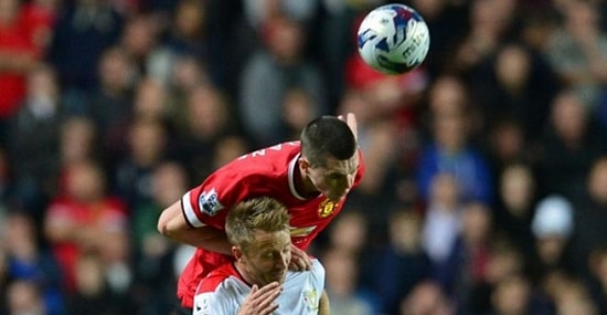 Çocuklara Topa Kafa Vurmama Uyarısı