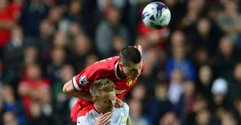 Çocuklara Topa Kafa Vurmama Uyarısı