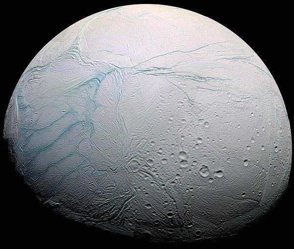 1. Satürn'ün uydularından biri olan Enseladus'un yüzeyinde bir zamanlar okyanus olduğuna dair verilere ulaşıldı.