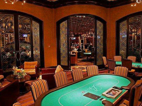 26. Las Vegas'ın ünlü gazinolarından birinde dozunu kaçırmadan kumar oynamak.