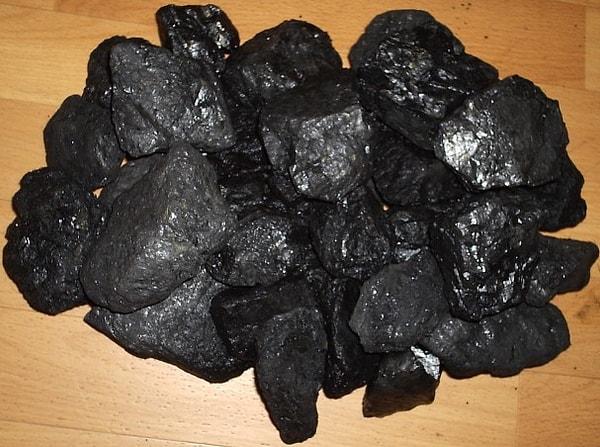 5. "Mavi Meth" çok çekici görünüyor diye adı "Kara Zehir" olarak değiştirilir ve dizide kömür kullanılırdı.