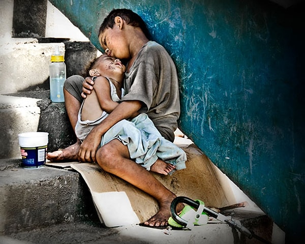 11. Бросать детей.