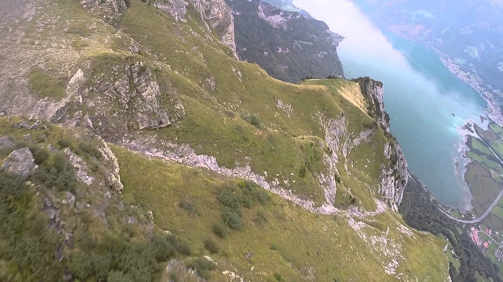 Wingsuit İle Adrenalin Patlaması Yaşayan Adam