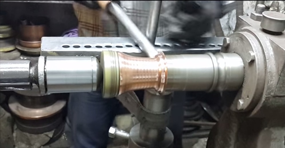 Türk Kahvesinin Vazgeçilmezi Bakır Cezve Nasıl Yapılır?