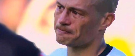 Alex Gözyaşlarıyla Veda Etti