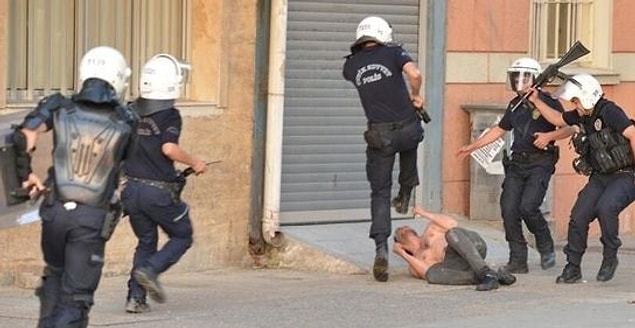 12. Polisin aslında şiddet uygulamadığını, bizleri korumaya çalıştığını yanınıza polis arkadaşları da alarak anlatın.