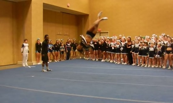 Parende Atmanın Dibine Vuran Kız